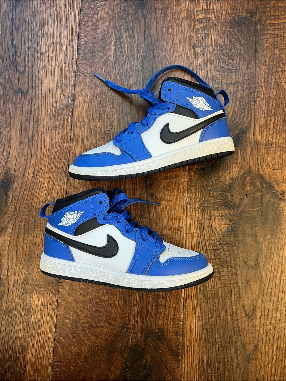 NIKE Jordan Kids High-Top Sneakers in Blue, White & Black